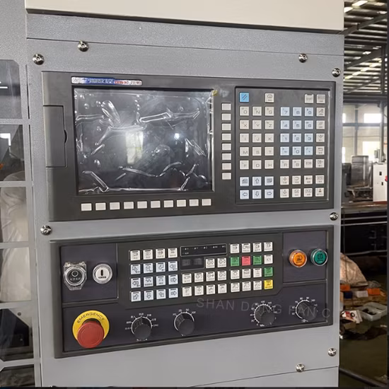 ODM OEM Xh7132 Vmc550 Vmc640 Vmc650 Vmc850 Vmc1160 Vmc1370 Vmc1890 Bt50 Centro di lavoro verticale in metallo a 3/4/5 assi Fresatrice CNC in metallo Vmc Bt50 Bt40